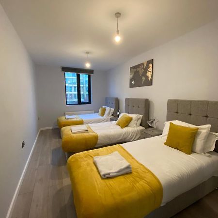 Cosy Flats Near Heathrow, Group Bookings Available With Parking Space 豪士罗 外观 照片