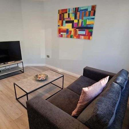 Cosy Flats Near Heathrow, Group Bookings Available With Parking Space 豪士罗 外观 照片