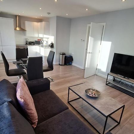 Cosy Flats Near Heathrow, Group Bookings Available With Parking Space 豪士罗 外观 照片