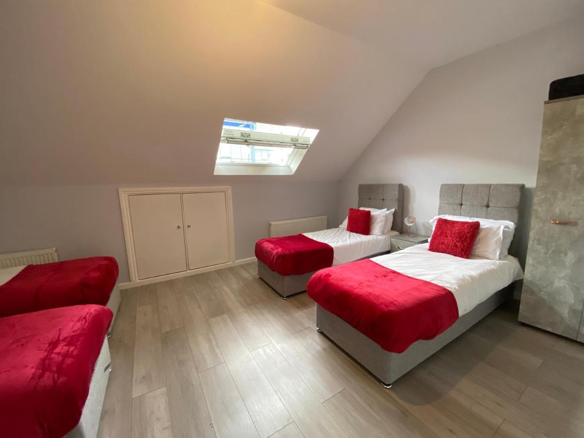Cosy Flats Near Heathrow, Group Bookings Available With Parking Space 豪士罗 外观 照片