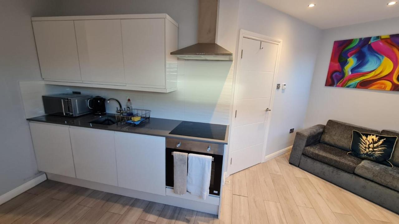 Cosy Flats Near Heathrow, Group Bookings Available With Parking Space 豪士罗 外观 照片