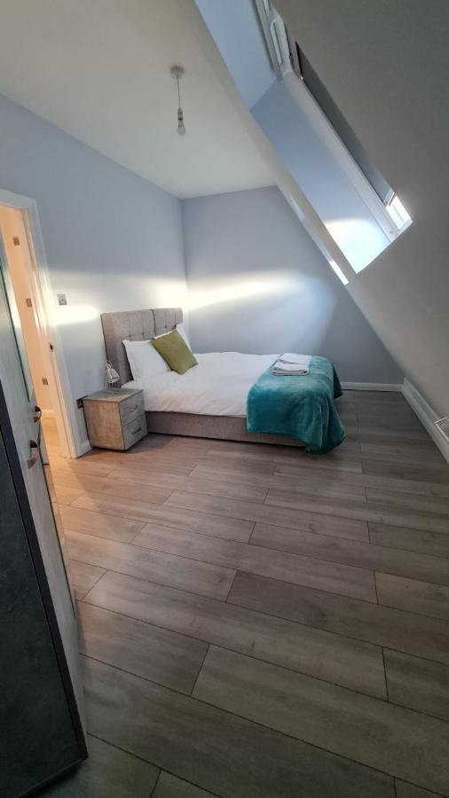 Cosy Flats Near Heathrow, Group Bookings Available With Parking Space 豪士罗 外观 照片