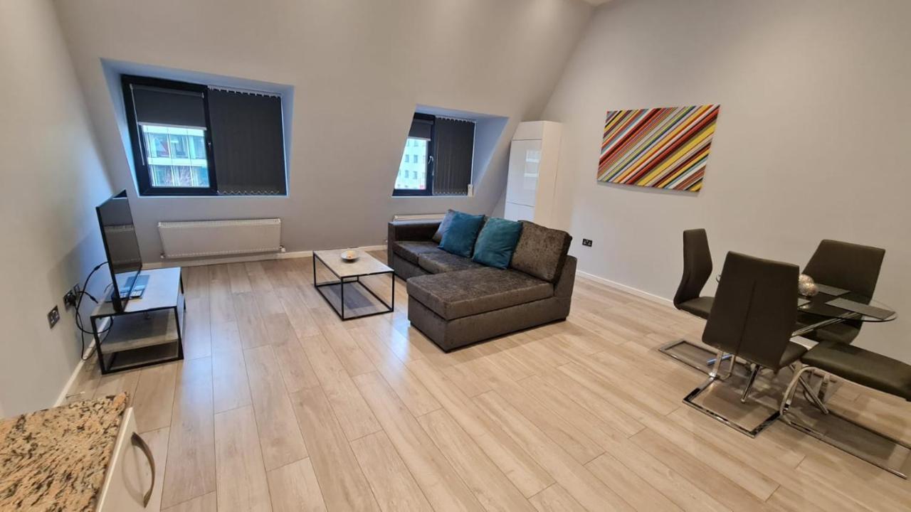 Cosy Flats Near Heathrow, Group Bookings Available With Parking Space 豪士罗 外观 照片
