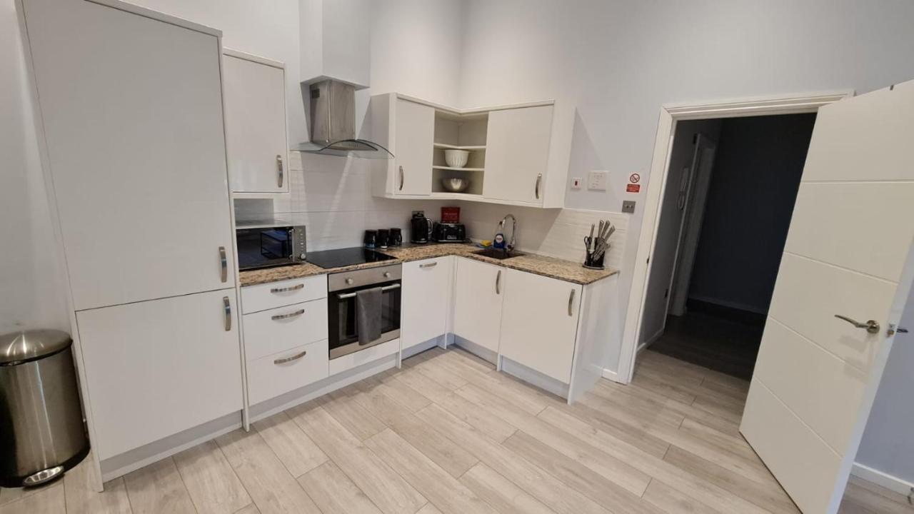 Cosy Flats Near Heathrow, Group Bookings Available With Parking Space 豪士罗 外观 照片