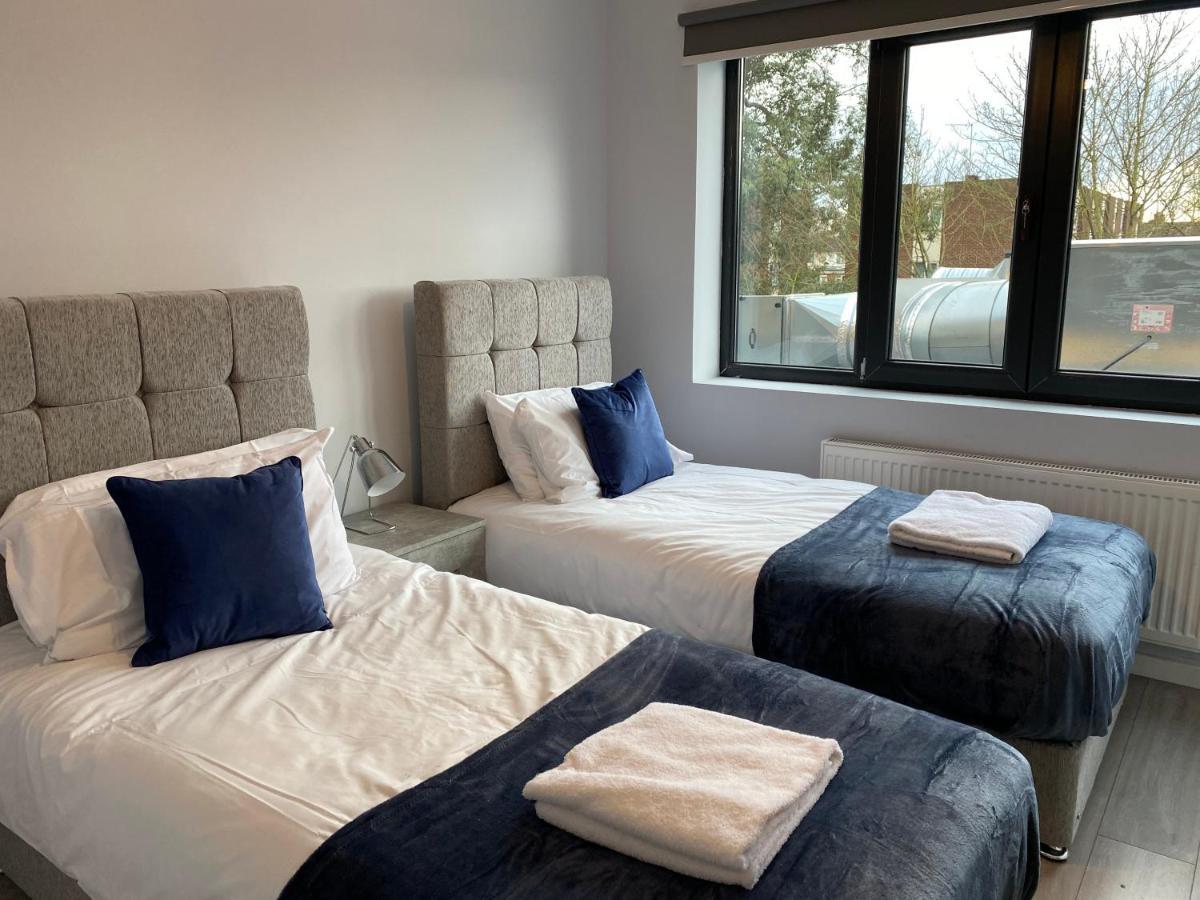 Cosy Flats Near Heathrow, Group Bookings Available With Parking Space 豪士罗 外观 照片