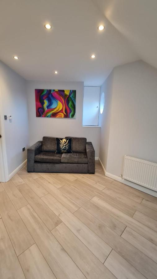 Cosy Flats Near Heathrow, Group Bookings Available With Parking Space 豪士罗 外观 照片