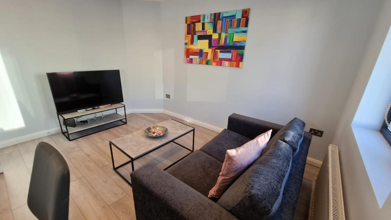 Cosy Flats Near Heathrow, Group Bookings Available With Parking Space 豪士罗 外观 照片