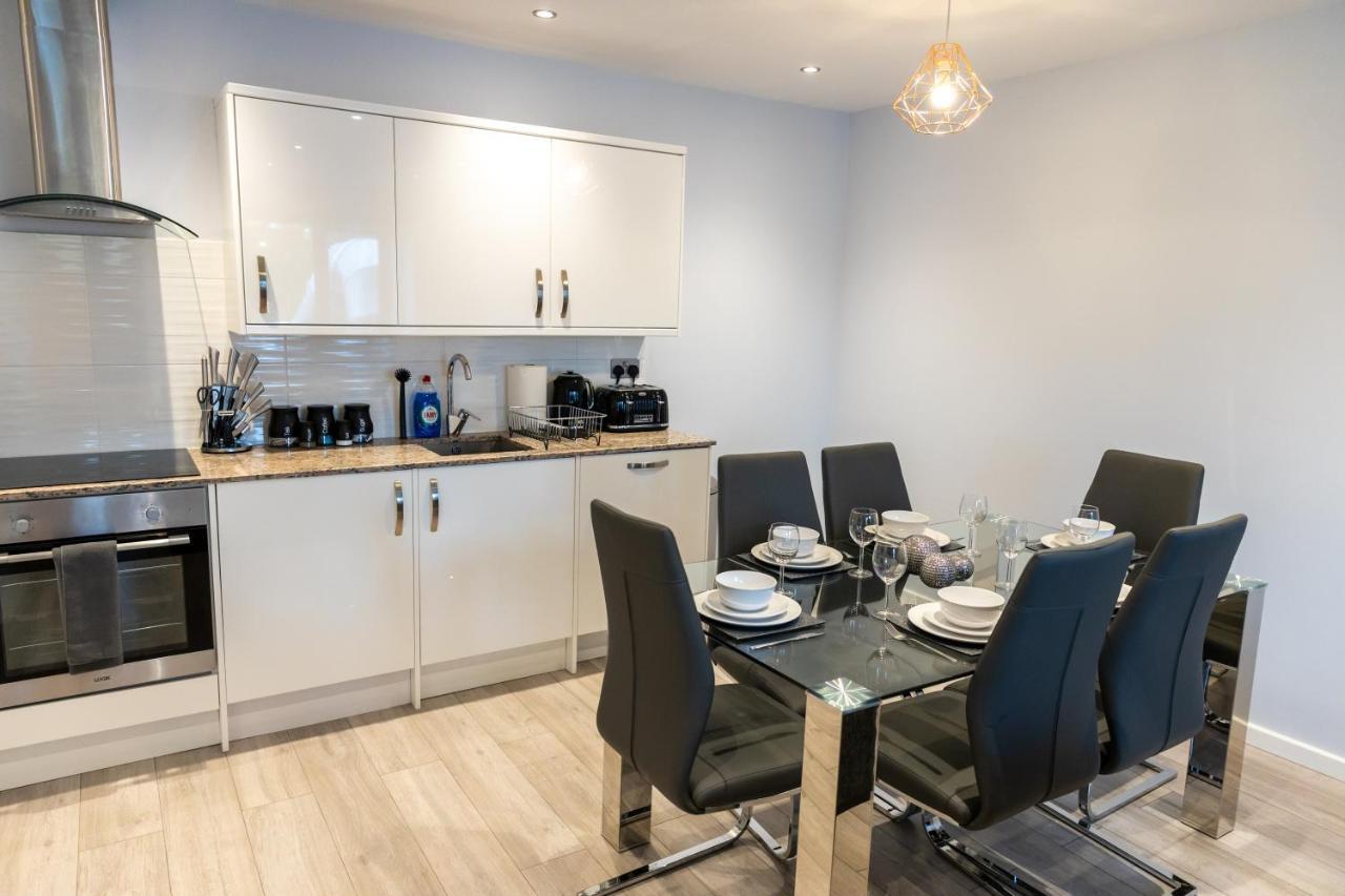 Cosy Flats Near Heathrow, Group Bookings Available With Parking Space 豪士罗 外观 照片