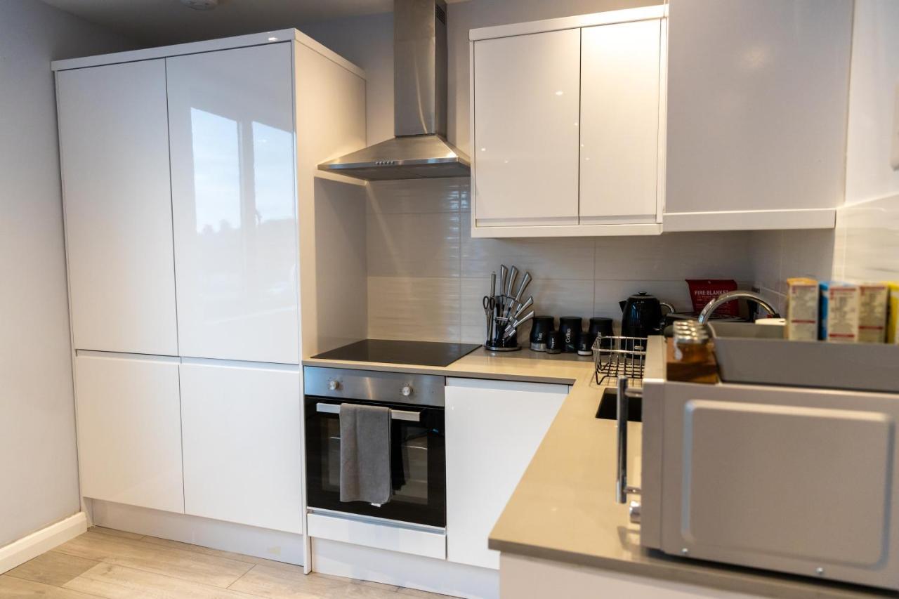 Cosy Flats Near Heathrow, Group Bookings Available With Parking Space 豪士罗 外观 照片