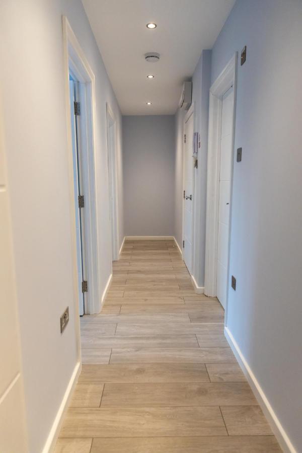 Cosy Flats Near Heathrow, Group Bookings Available With Parking Space 豪士罗 外观 照片
