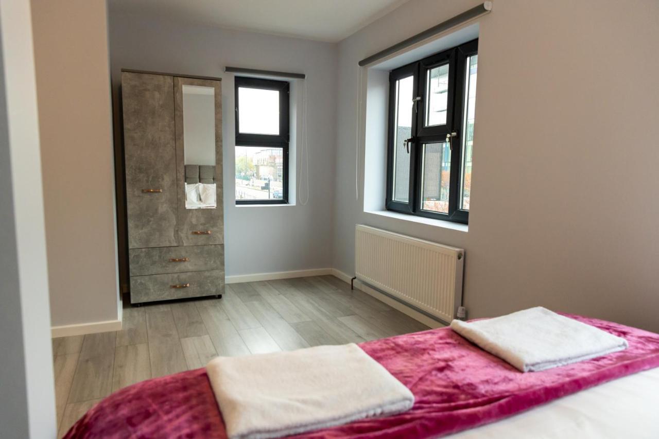 Cosy Flats Near Heathrow, Group Bookings Available With Parking Space 豪士罗 外观 照片