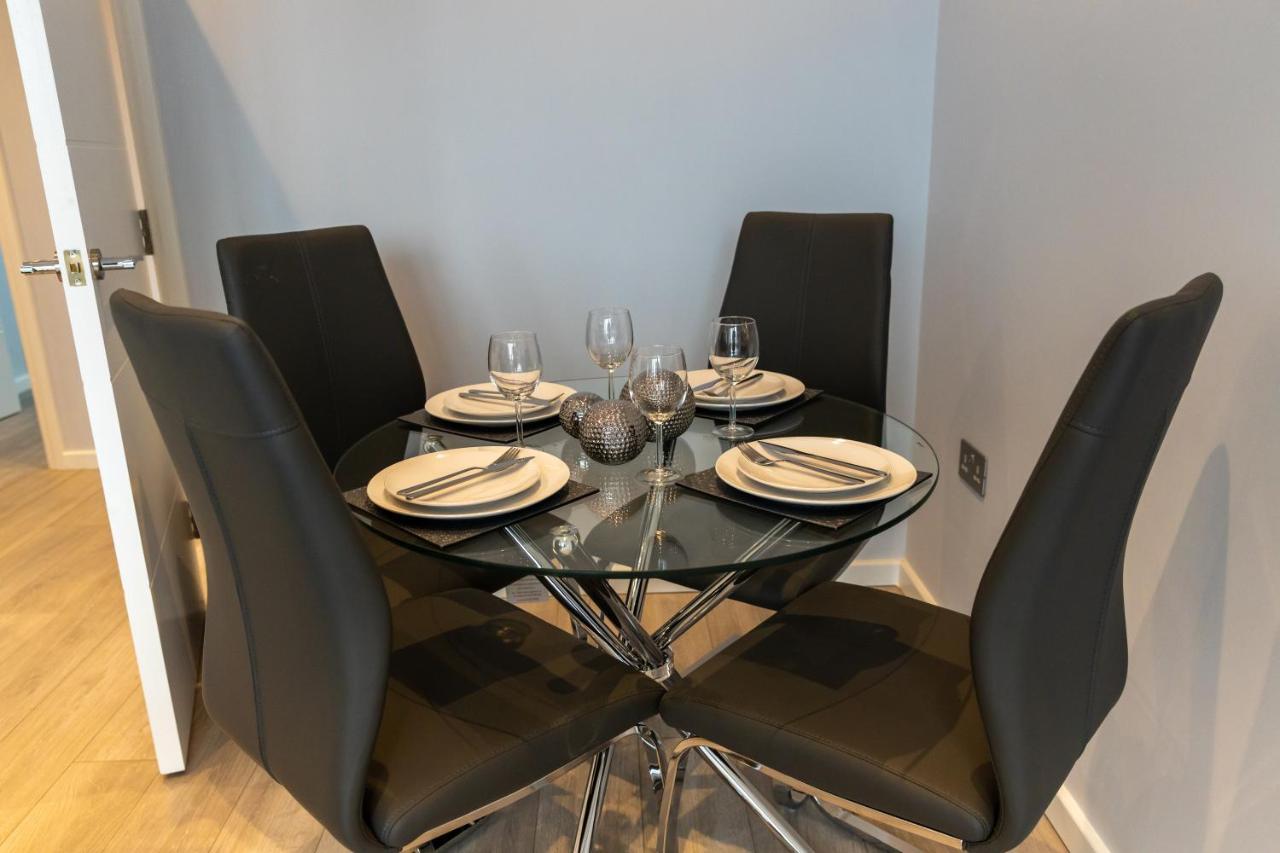 Cosy Flats Near Heathrow, Group Bookings Available With Parking Space 豪士罗 外观 照片