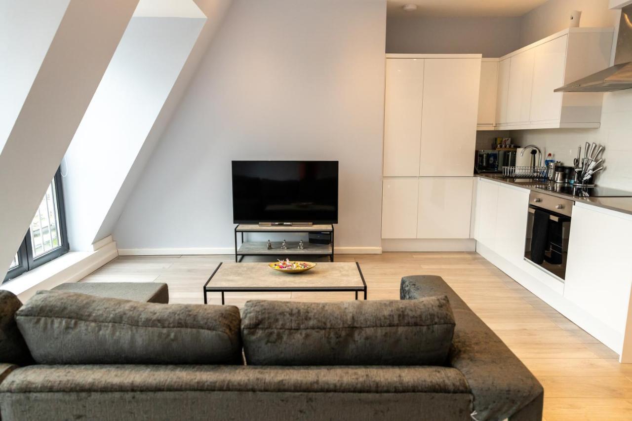 Cosy Flats Near Heathrow, Group Bookings Available With Parking Space 豪士罗 外观 照片