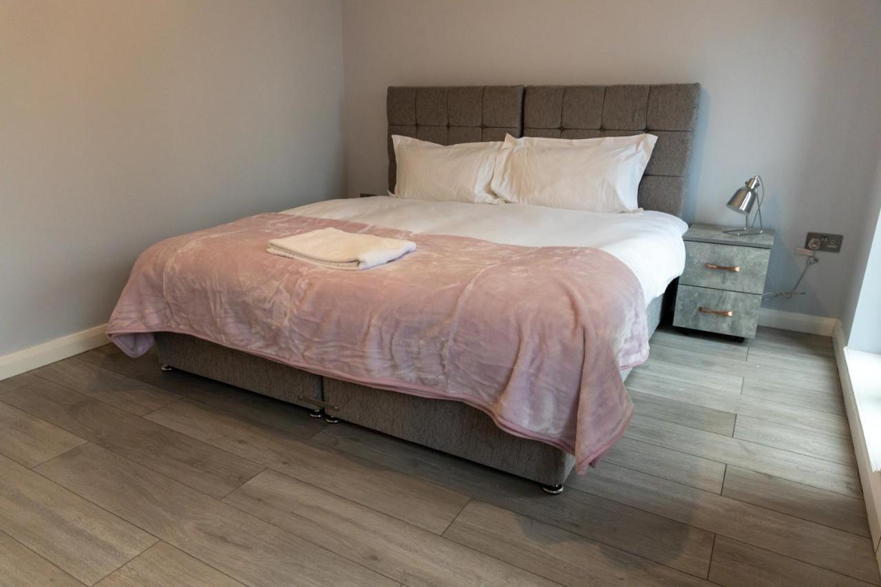 Cosy Flats Near Heathrow, Group Bookings Available With Parking Space 豪士罗 外观 照片