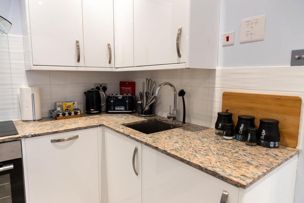Cosy Flats Near Heathrow, Group Bookings Available With Parking Space 豪士罗 外观 照片